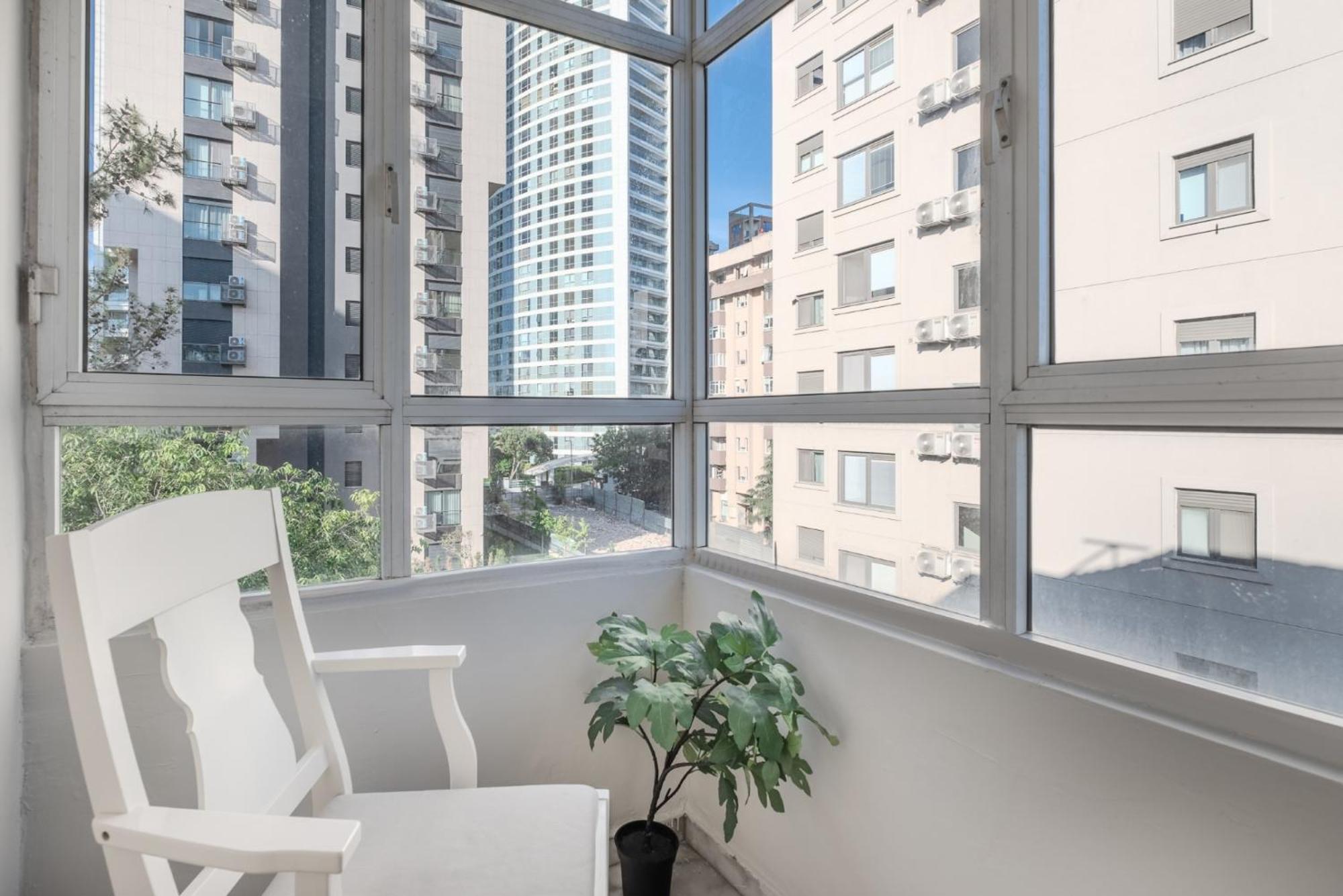Duplex Unit With Patio And Balcony 5 Min From Sea *