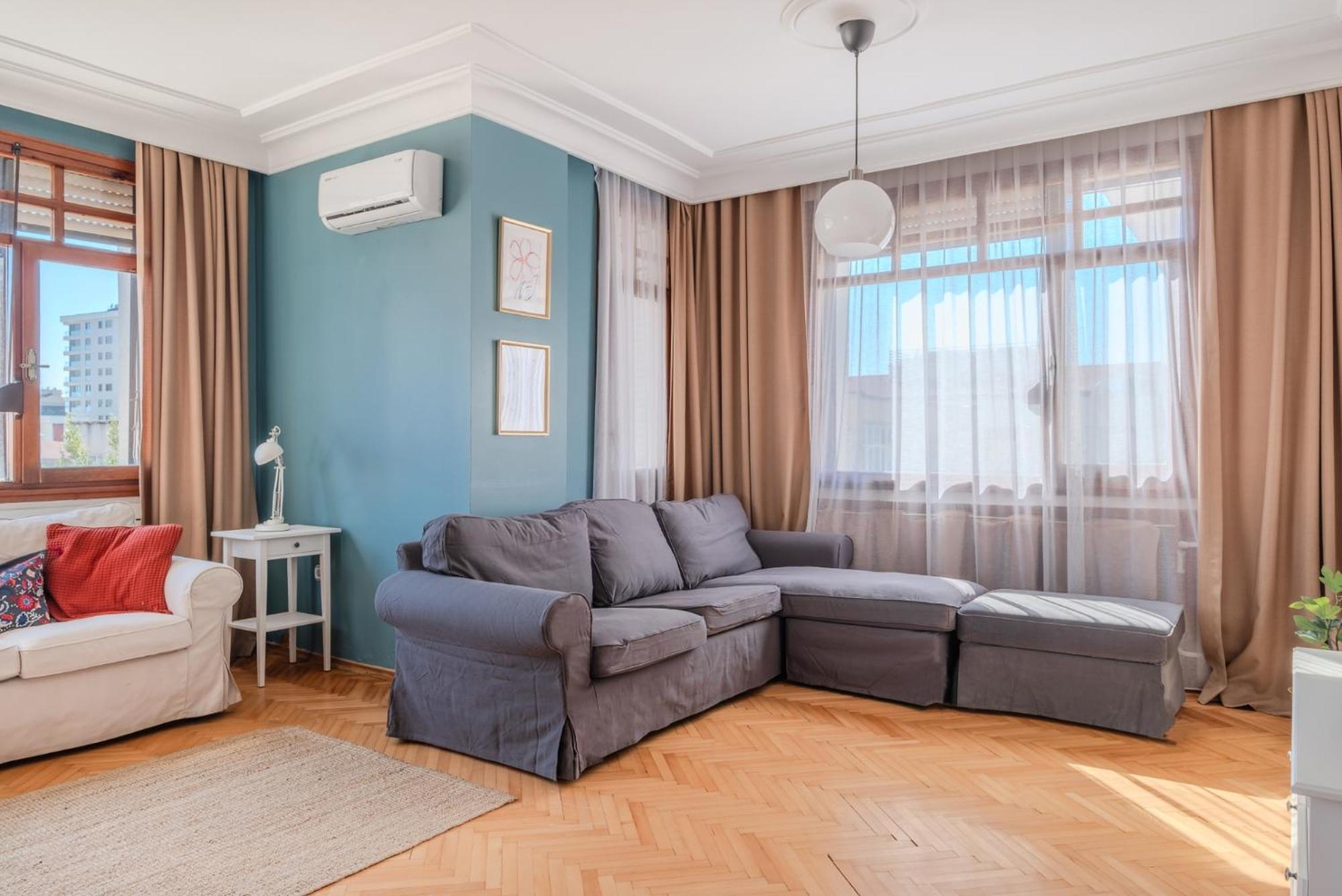 Duplex Unit With Patio And Balcony 5 Min From Sea Istanbul